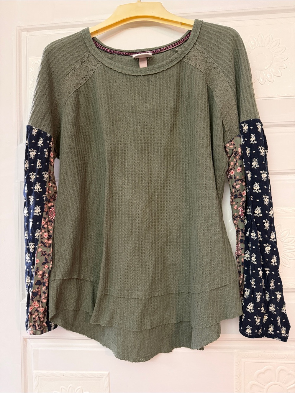 Long sleeve top by Knox rose size large